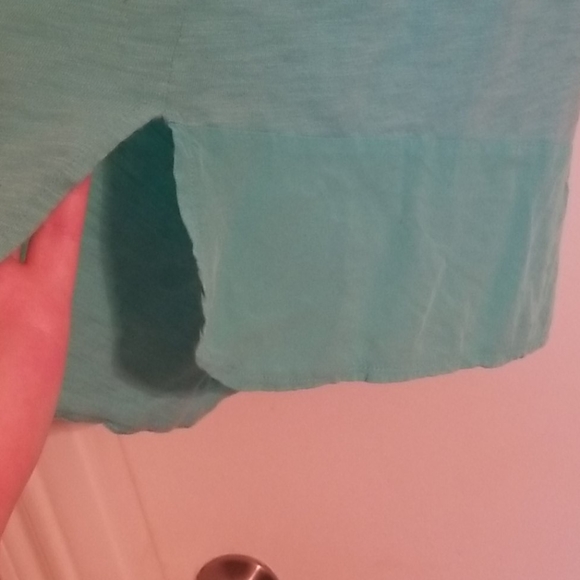 Teal Gap Tank with accents - Picture 4 of 8